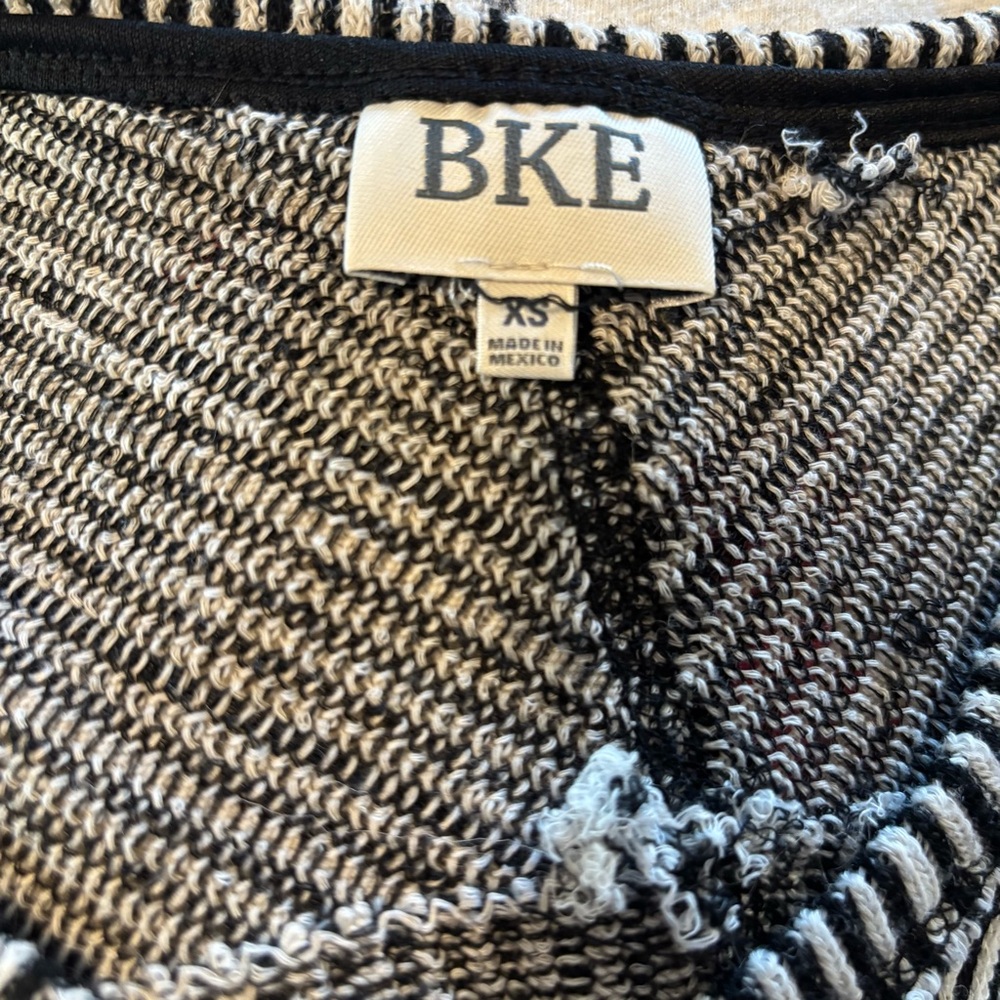 Must bundle shirt size XS - Picture 5 of 6